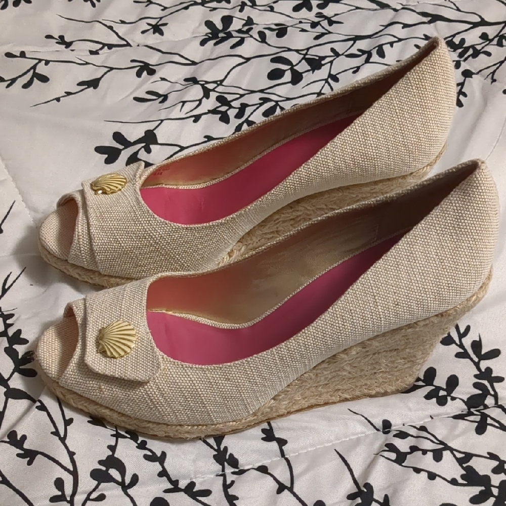 Lilly Pulitzer Cream Wedges with Gold Shell Detail
